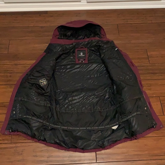 Volcom Snowboard Jacket - Picture 3 of 9